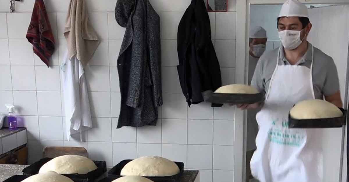 Üç dil biliyor, fırında çıraklık yapıyor 3 Üç dil biliyor, fırında çıraklık yapıyor