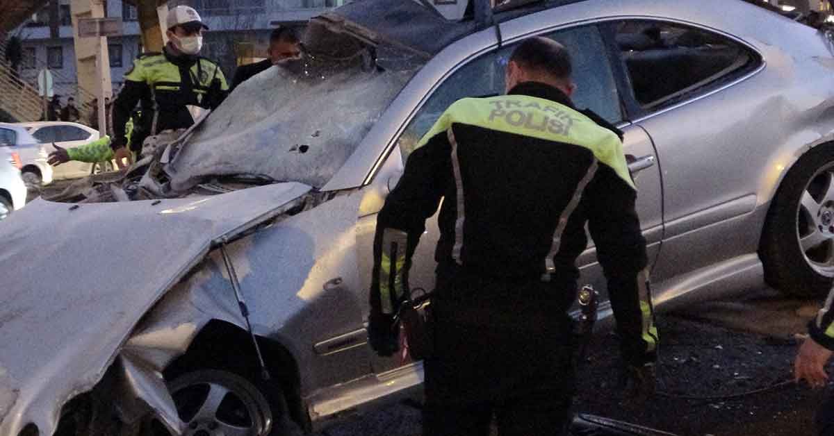 Diyarbakır-Urfa karayolunda feci kaza! 1 Diyarbakır-Urfa karayolunda feci kaza: 2'si ağır 3 yaralı