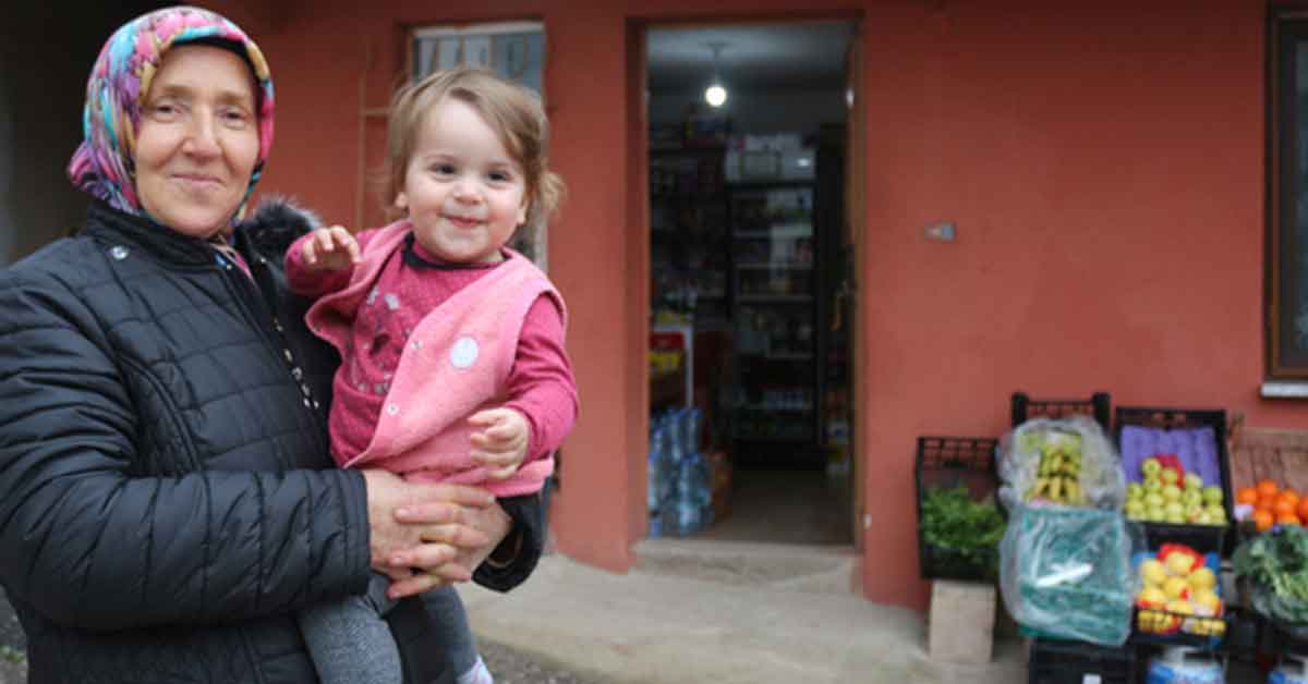 Eşi terk edince çocuklarının kahramanı oldu 1 Eşi terk edince çocuklarının kahramanı oldu