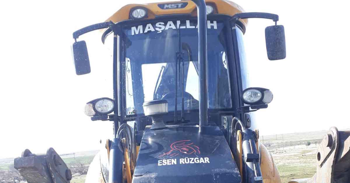 Diyarbakır’da çalınan iş makinesi Şanlıurfa’da bulundu 2 Diyarbakır’da çalınan iş makinesi Şanlıurfa’da bulundu