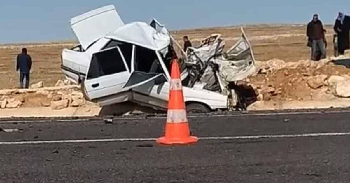 Otomobil minibüsle çarpıştı:1 ölü, 3 yaralı 1 Trafik Kazası