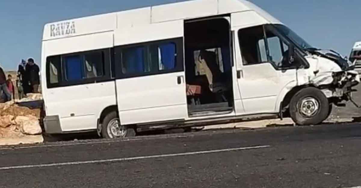 Otomobil minibüsle çarpıştı:1 ölü, 3 yaralı 2 Trafik Kazası