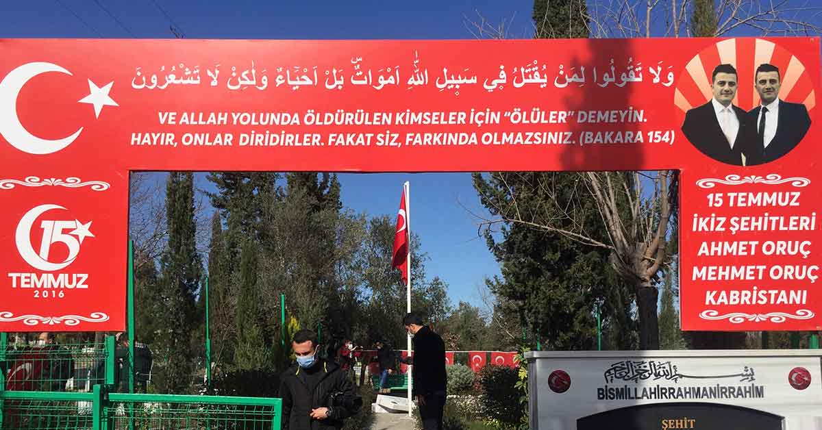 Şehid ikiz polislerin mezarlarına alçak saldırı 3 Şehid ikiz polislerin mezarlarına alçak saldırı