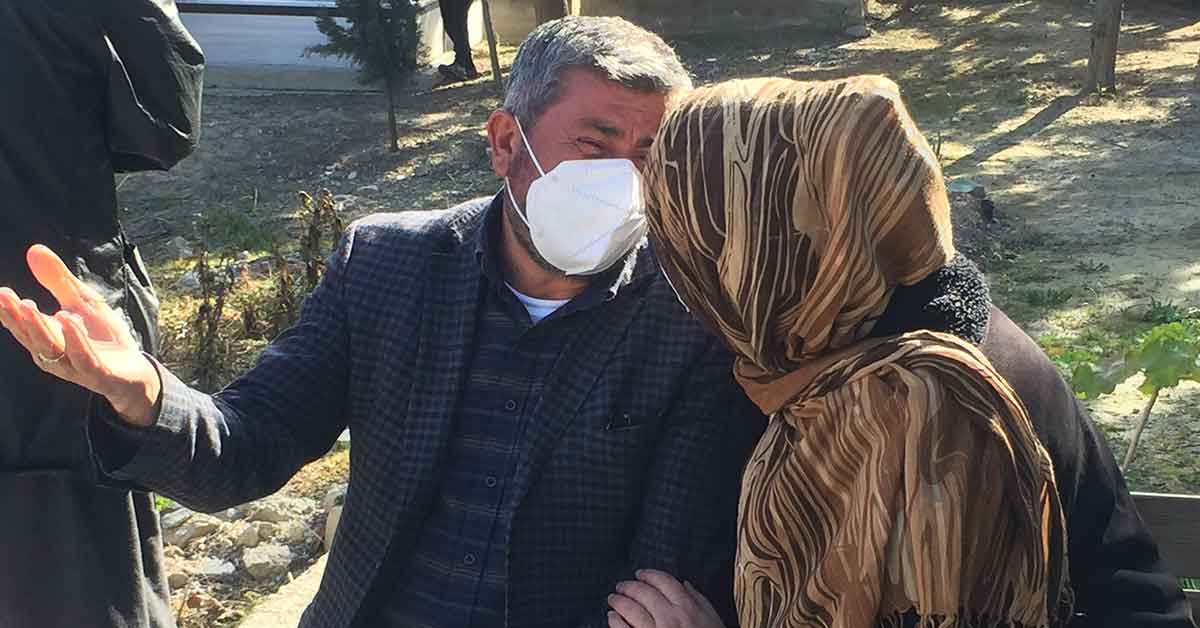 Şehid ikiz polislerin mezarlarına alçak saldırı 5 Şehid ikiz polislerin mezarlarına alçak saldırı