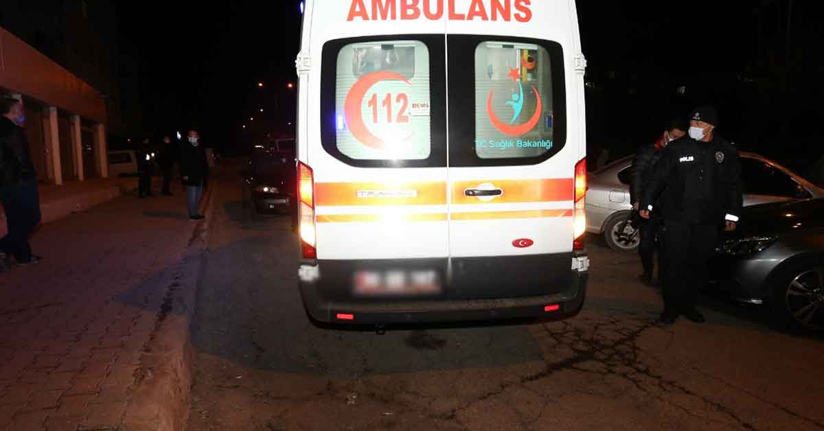 Sevgilisini boğazından bıçaklayarak öldürdü