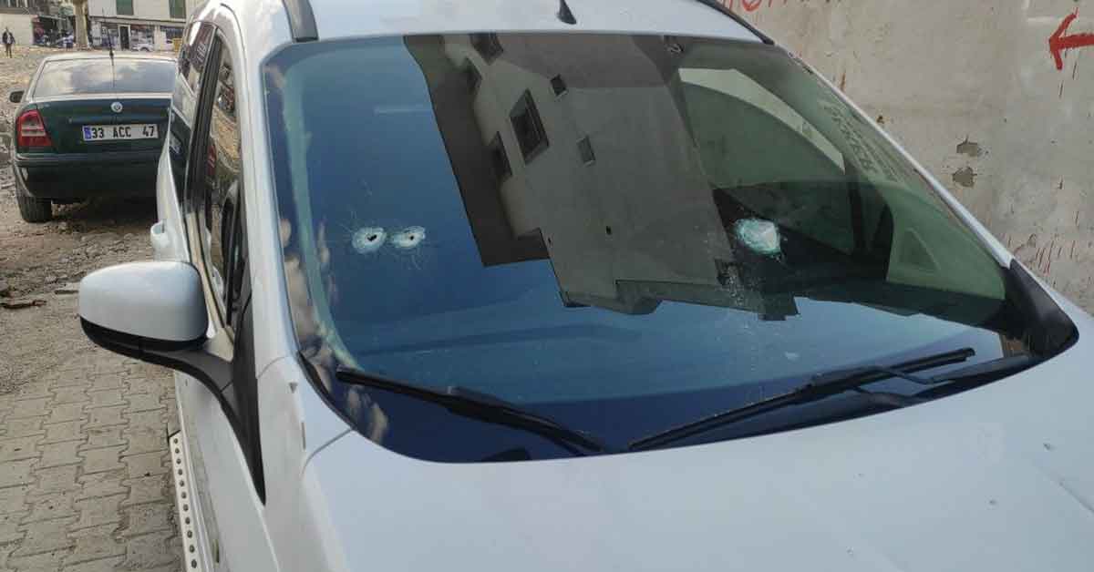 Şanlıurfa'da otomobile silahlı saldırı: 1 yaralı 2 Şanlıurfa'da otomobile silahlı saldırı: 1 yaralı