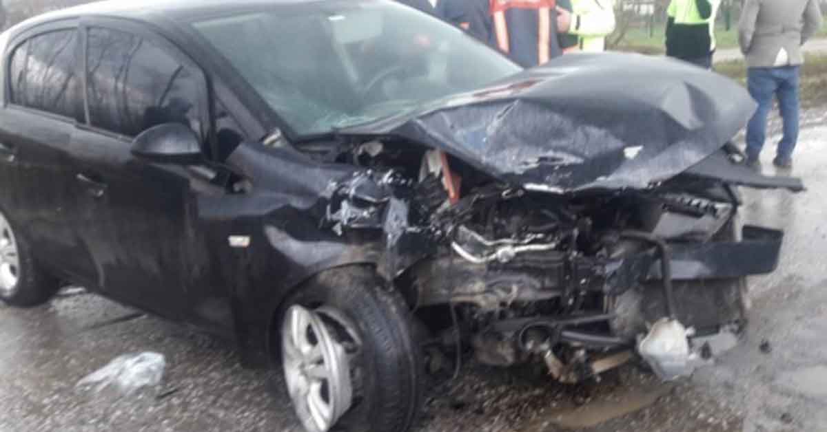 Trafik kazasında ortalık savaş alanına döndü: 2'si çocuk 6 yaralı