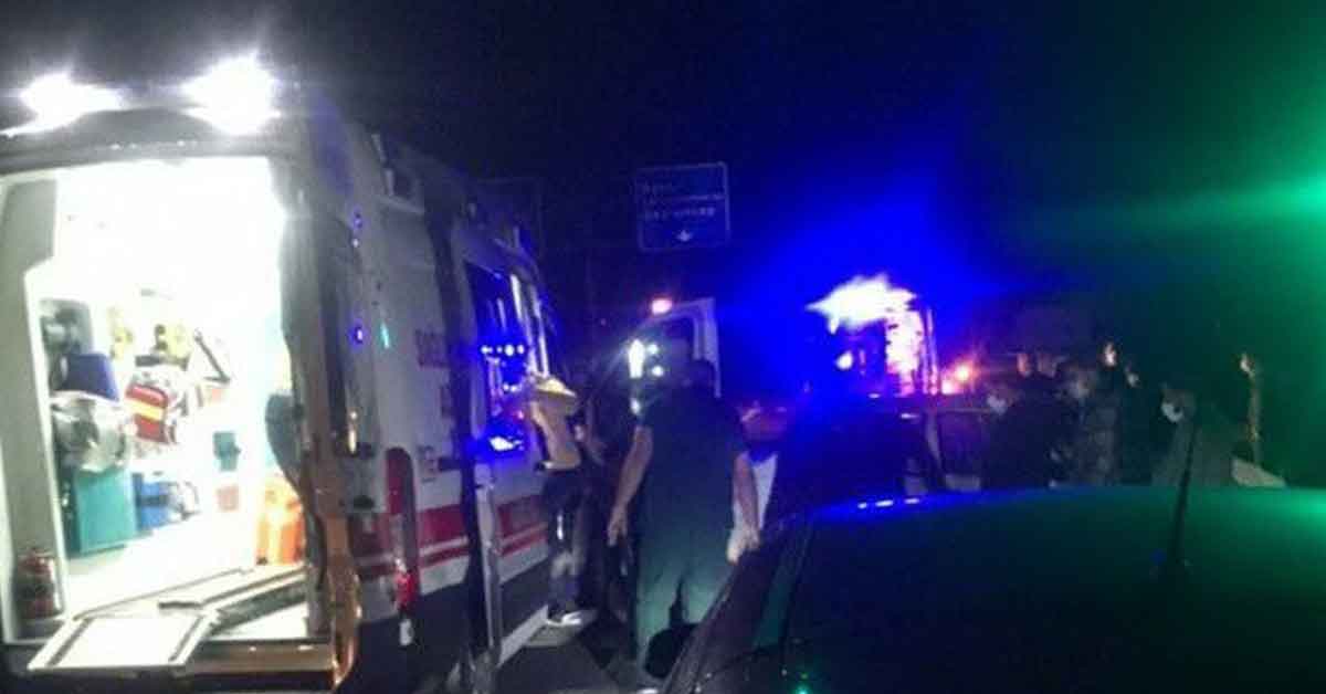 Adıyaman-Şanlıurfa Karayolunda otomobil direğe çarptı 3 Adıyaman-Şanlıurfa Karayolunda otomobil direğe çarptı