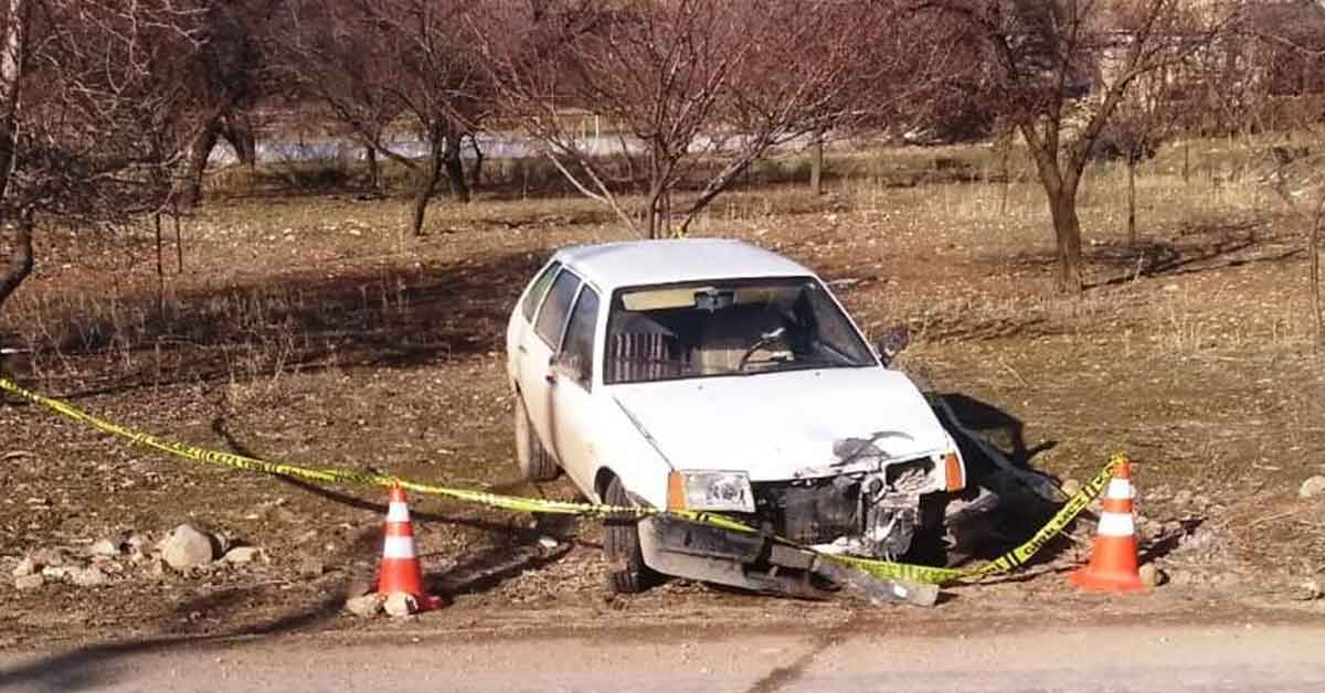 Motosiklet otomobil ile çarpıştı: 1 ölü