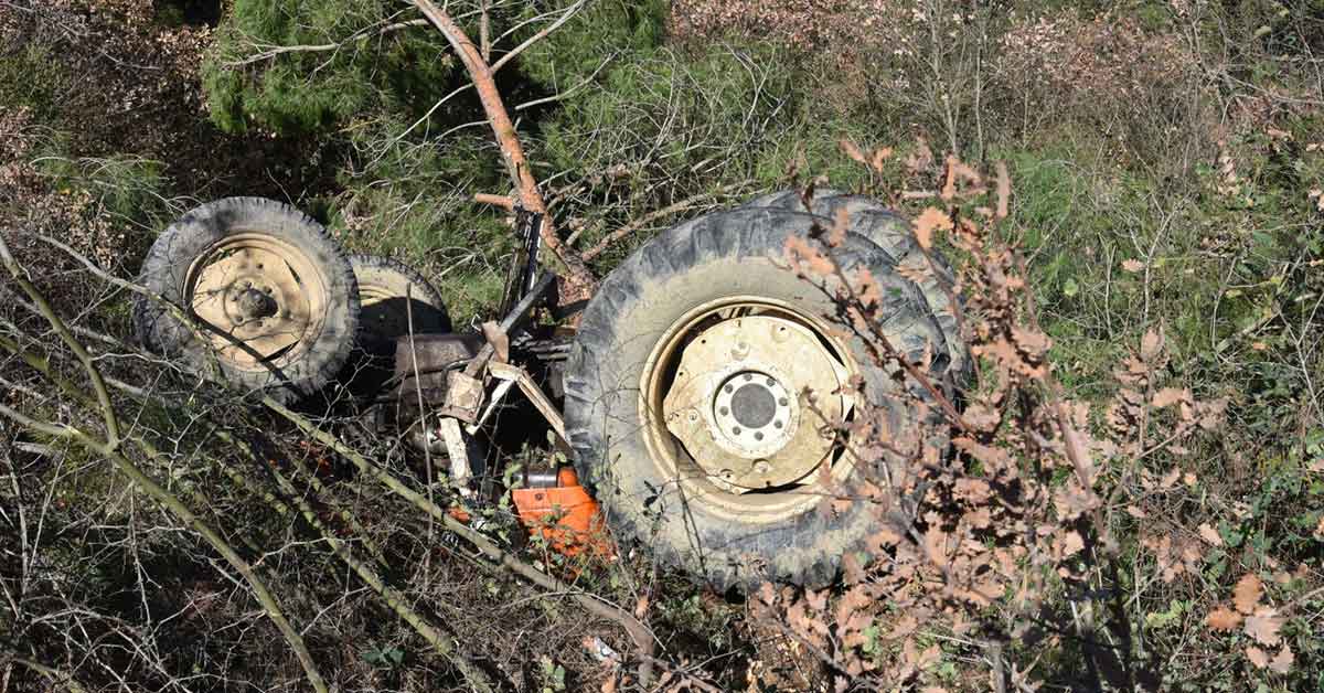 Traktör kazasında 2 bacanak hayatını kaybetti 1 Traktör kazasında 2 bacanak hayatını kaybetti