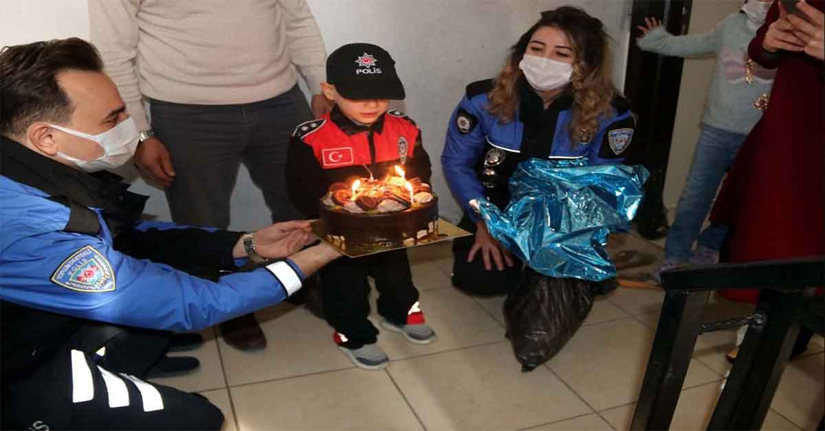 Şanlıurfa'da Ağlayan çocuğa polislerden sürpriz