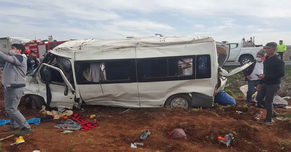 Şanlıurfa'da Tarım işçilerini taşıyan minibüs devrildi: 13 yaralı