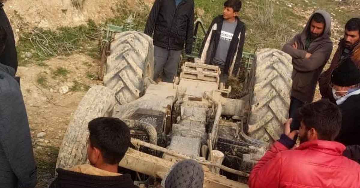 Urfa'da traktörün altında kalmaktan son anda kurtuldu