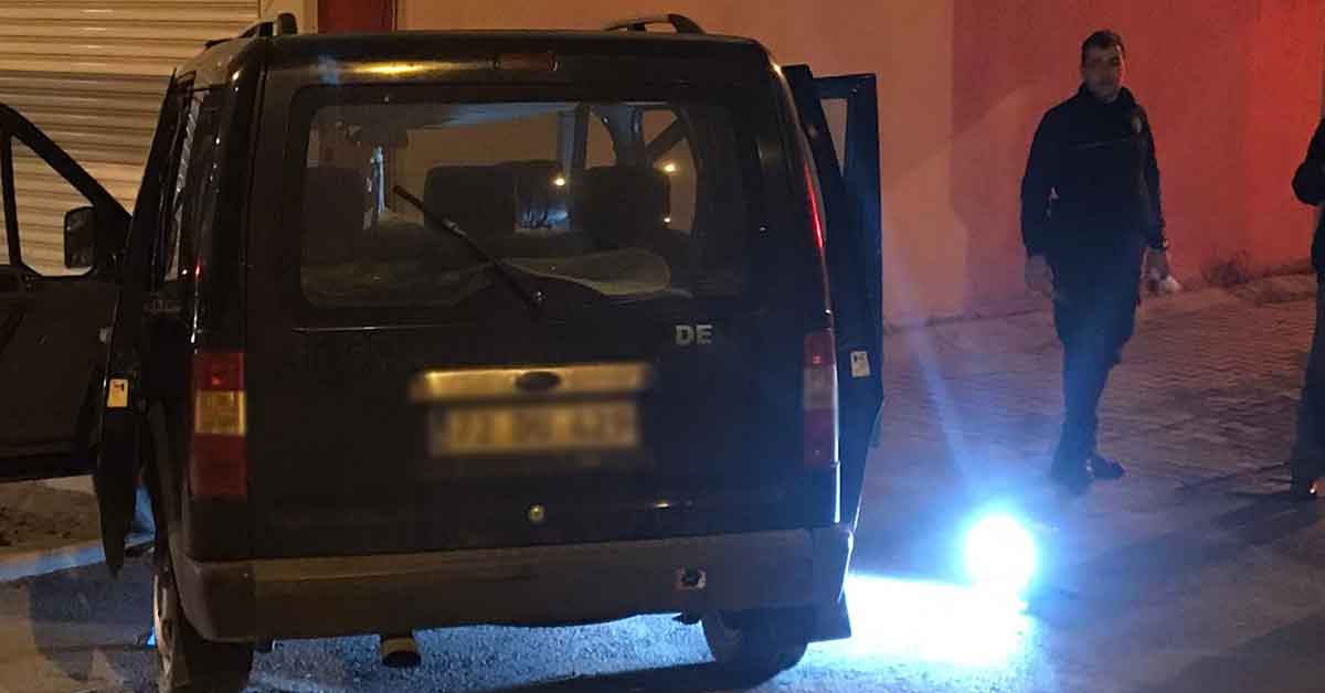 Şanlıurfa'da Şüpheli araçtan silah ve uyuşturucu çıktı