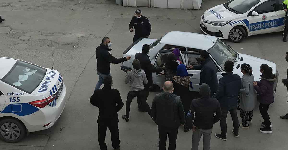 İki grup arasında silahlı kavga: 14 gözaltı 1 İki grup arasında silahlı kavga: 14 gözaltı