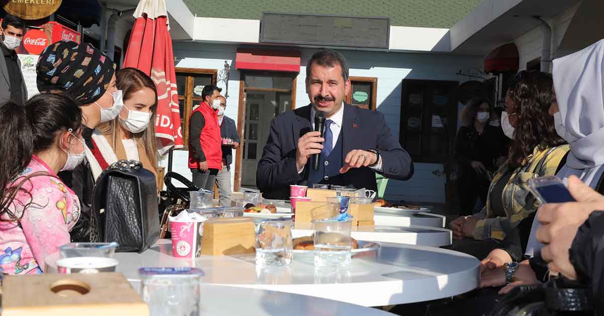 Başkan Baydilli'den Kadın Personele Jest 2 Baydilli