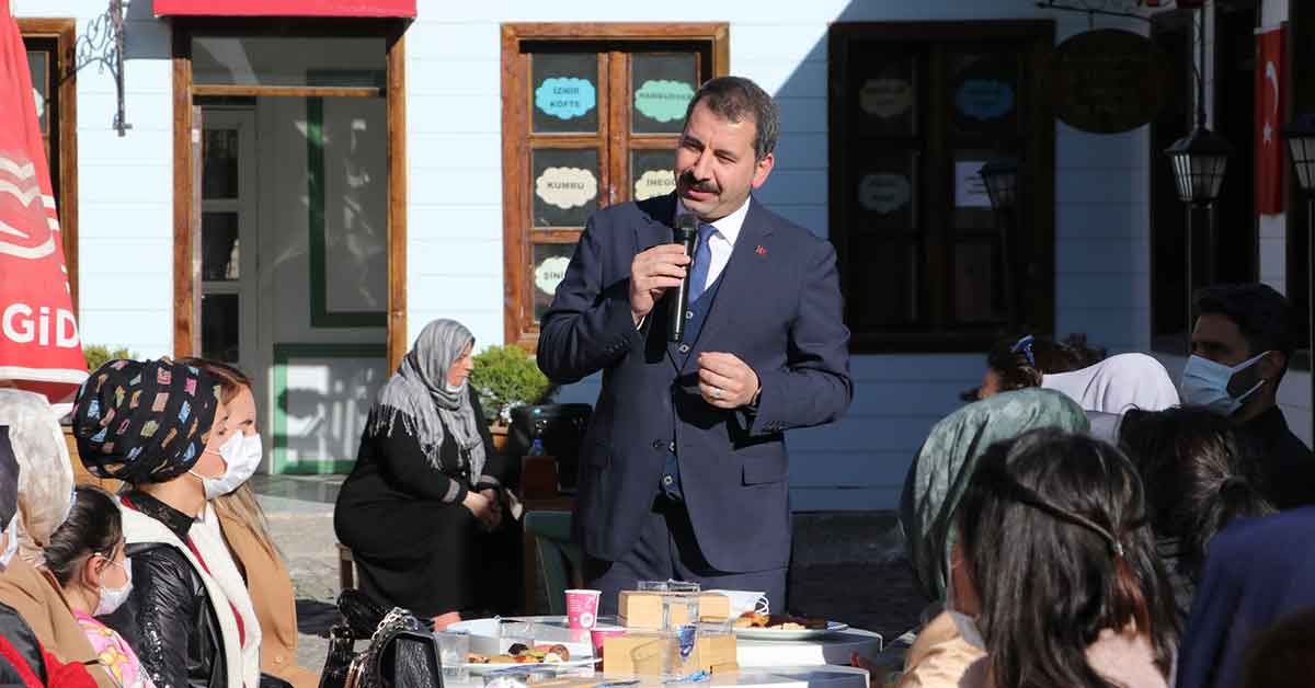 Başkan Baydilli'den Kadın Personele Jest 1 Baydilli