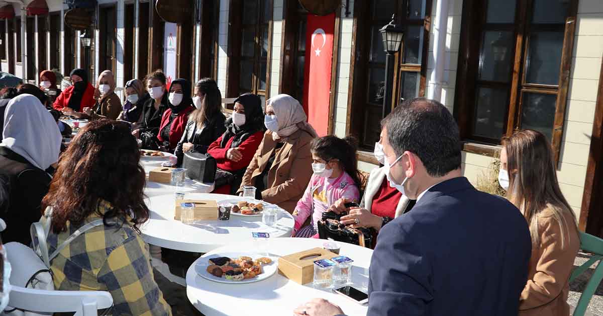 Başkan Baydilli'den Kadın Personele Jest 3 Baydilli
