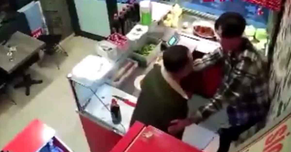 Çiğ Köfte Acı Diyerek Çalışana Saldırdı 1 Çiğköfte