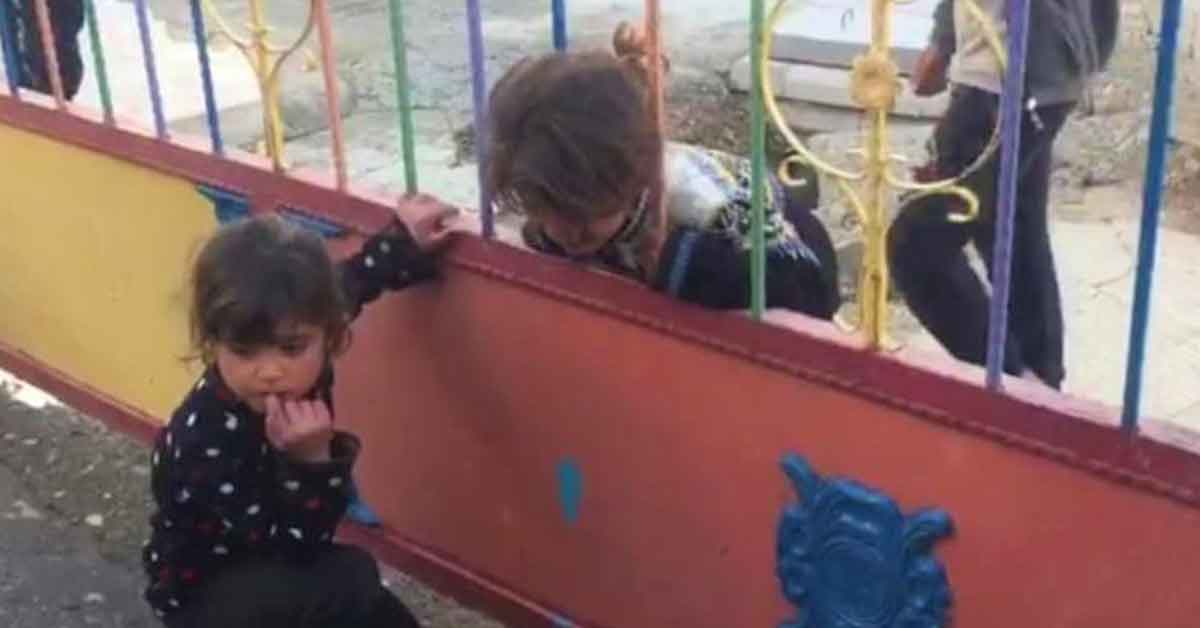 Şanlıurfa'da Kafası demir korkuluğa sıkışan çocuğun imdadına itfaiye yetişti 1 Urfa'da kafası korkuluğa sıkışan çocuk kurtarıldı