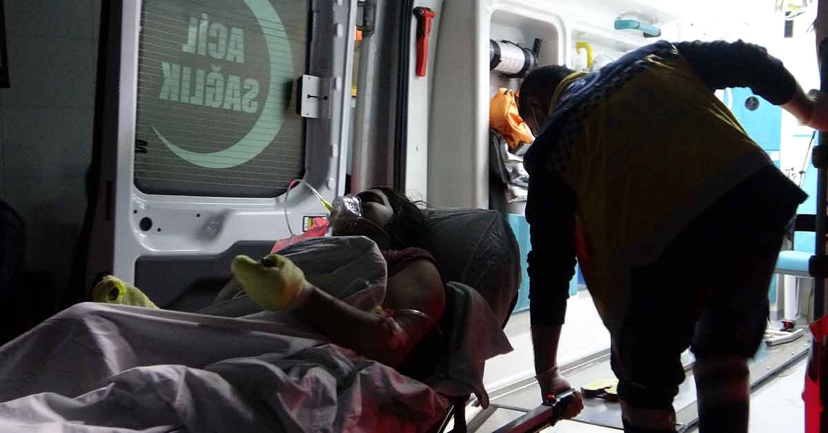 Benzinle sobayı yakarken ev alev aldı: 3'ü ağır 4 yaralı
