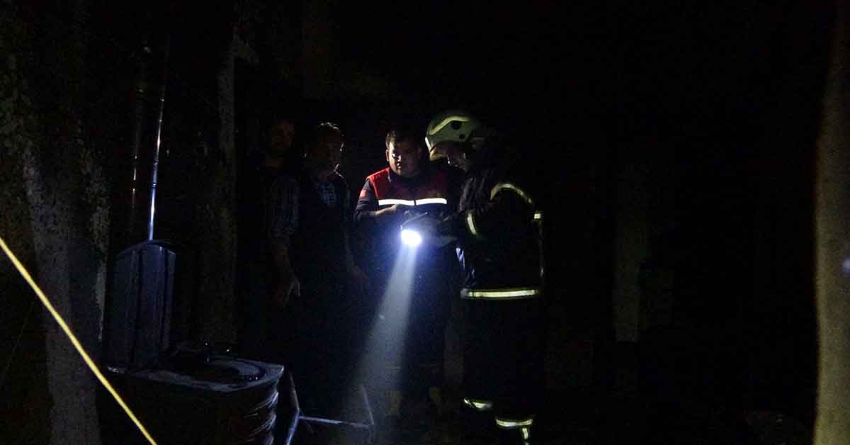Benzinle sobayı yakarken ev alev aldı: 3'ü ağır 4 yaralı