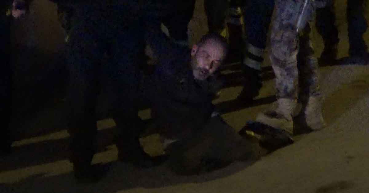 Önce intihara kalkıştı, sonra evini yaktı 1 Önce intihara kalkıştı, sonra evini yaktı