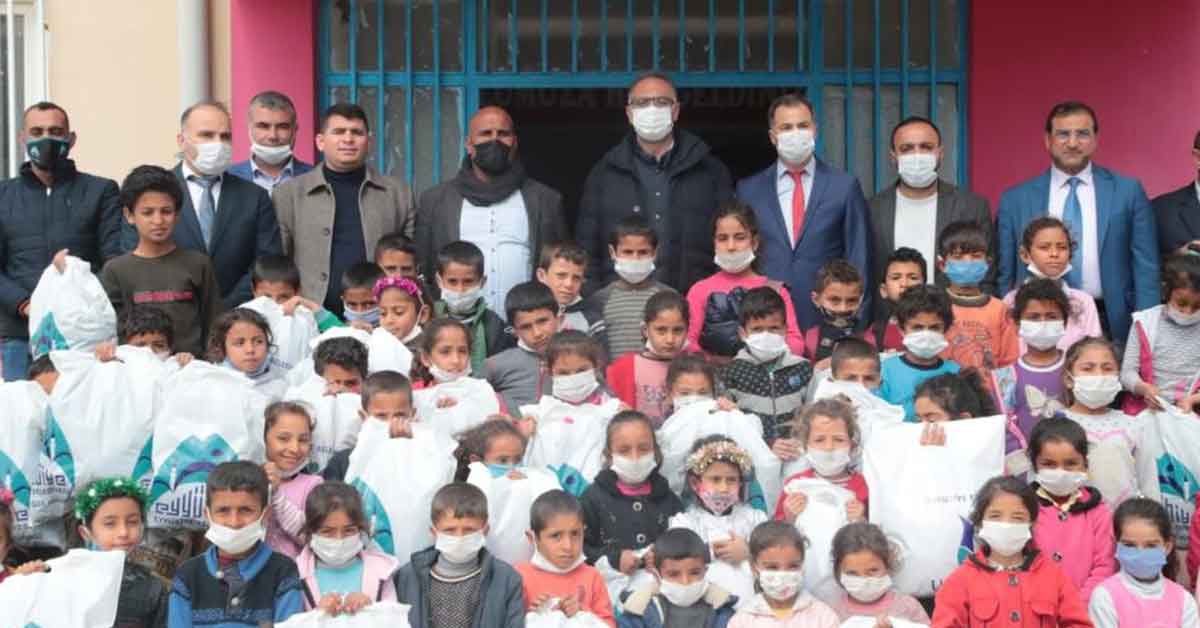 Şanlıurfa'da dezavantajlı öğrenciler unutulmadı 2 Eyyübiye Yardım