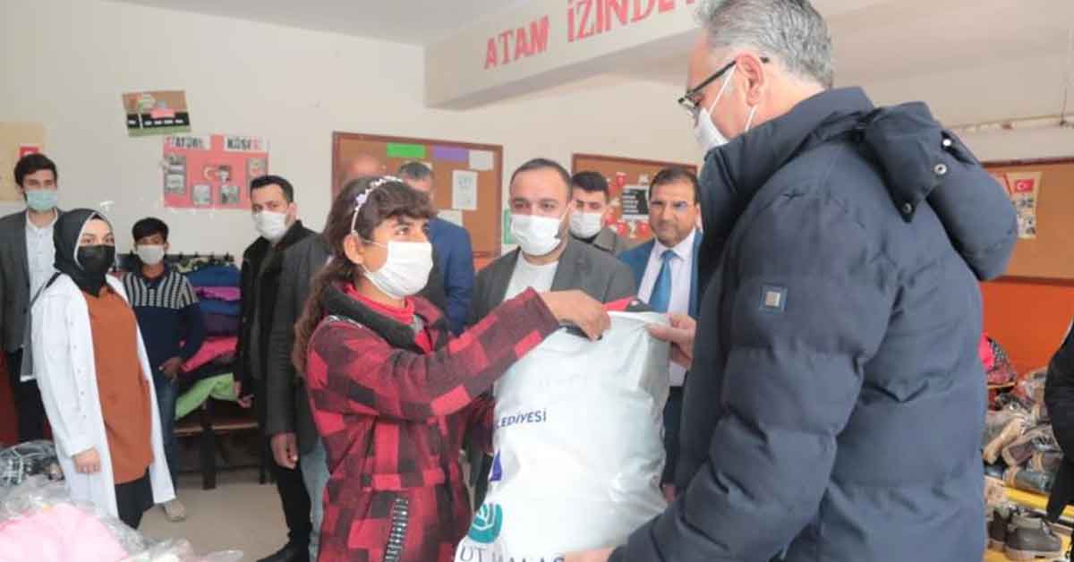 Şanlıurfa'da dezavantajlı öğrenciler unutulmadı 1 Eyyübiye Yardım