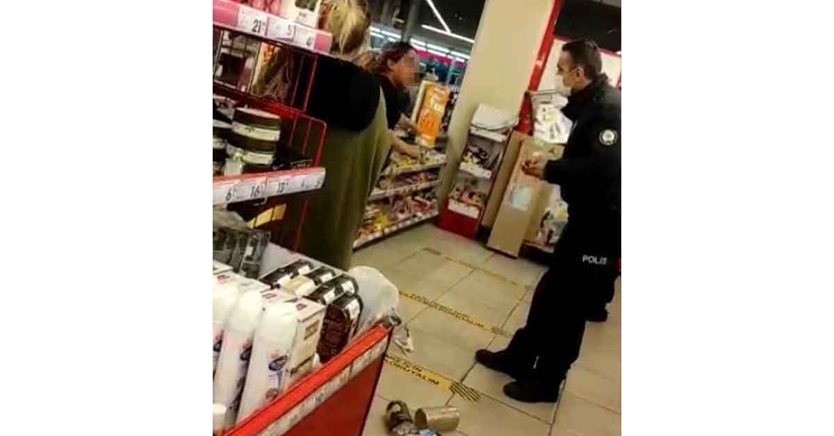 Markette hırsızlık yaparken yakayı ele verdiler