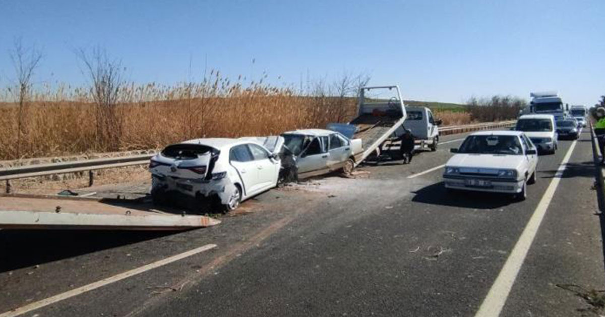 Şanlıurfa'da 2 Otomobil Kafa Kafaya Çarpıştı 3 Trafik Kazası