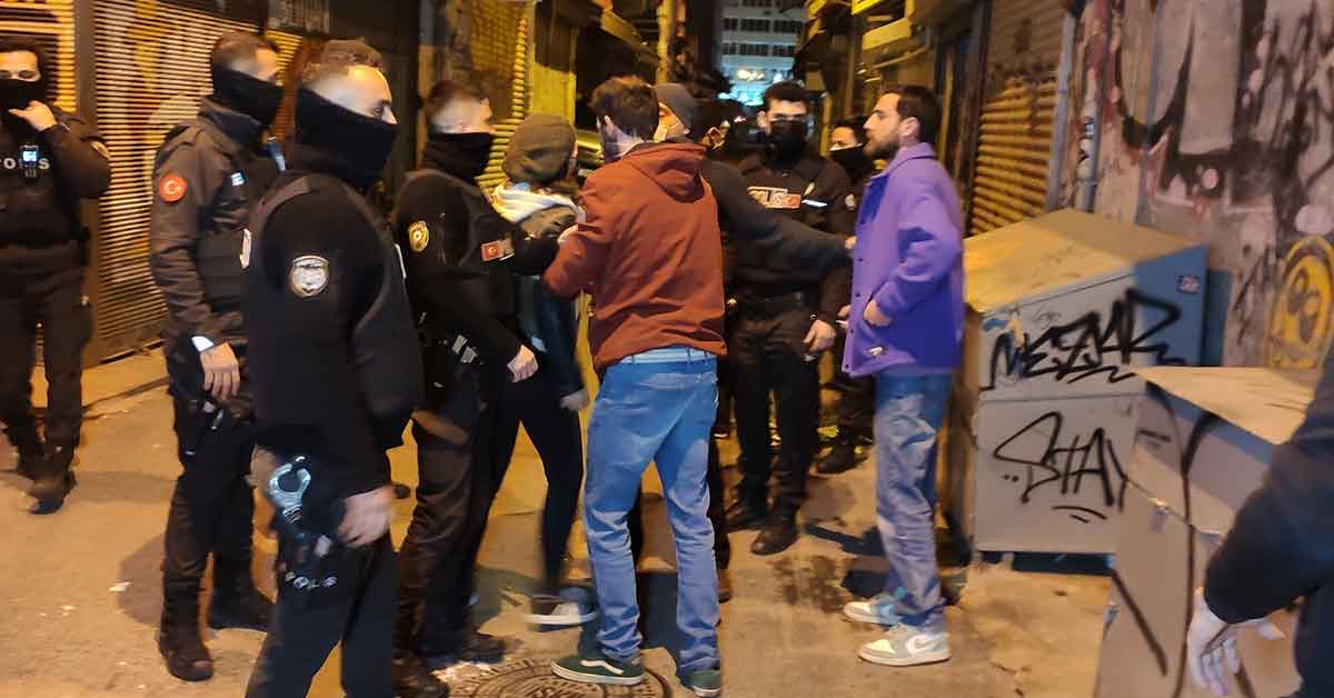 Parti yapılan mekana polis baskını