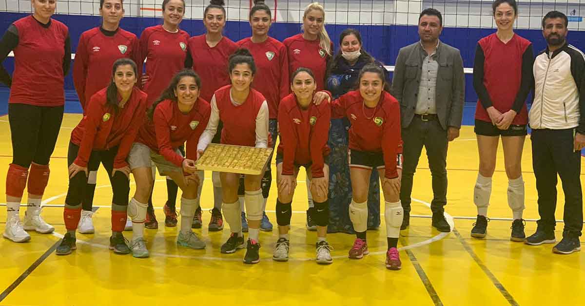 Sibel Ekinci'den Voleybolculara moral ziyareti