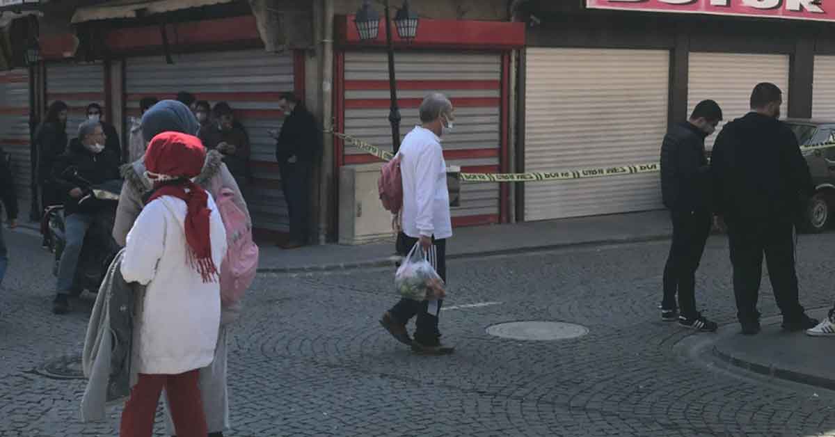 Sokak ortasında silahlı çatışma: 1 ölü, 3 yaralı 1 Sokak ortasında silahlı çatışma: 1 ölü, 3 yaralı