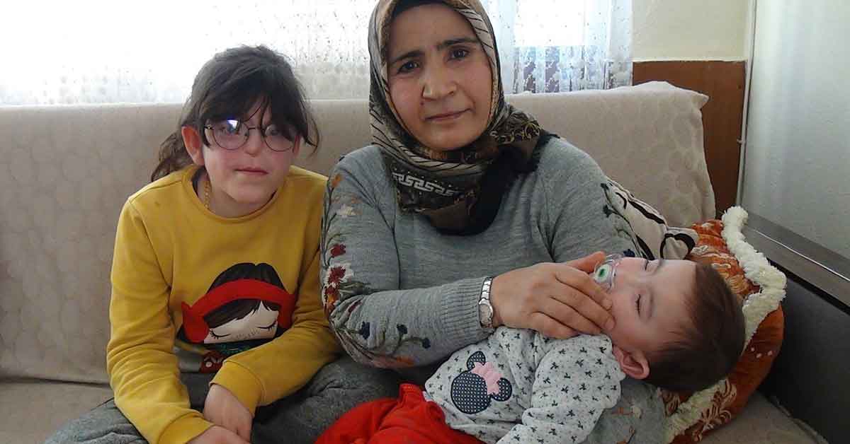 Solunum yolları bulunmayan kardeşlerin zorlu hayatı 3 Solunum yolları bulunmayan küçük kızın zorlu hayatı