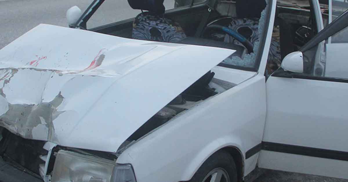Otomobil, tıra çarptı: 5 yaralı