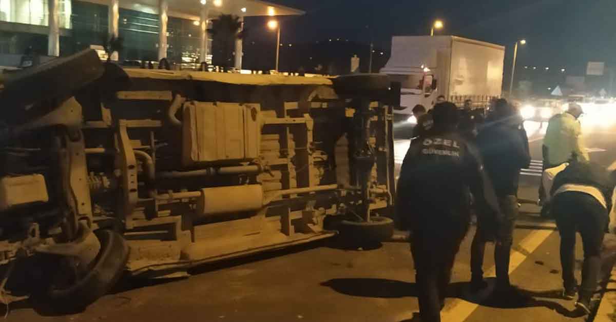Trafik kazası; 1'i ağır 2 yaralı 1 Trafik kazası; 1'i ağır 2 yaralı
