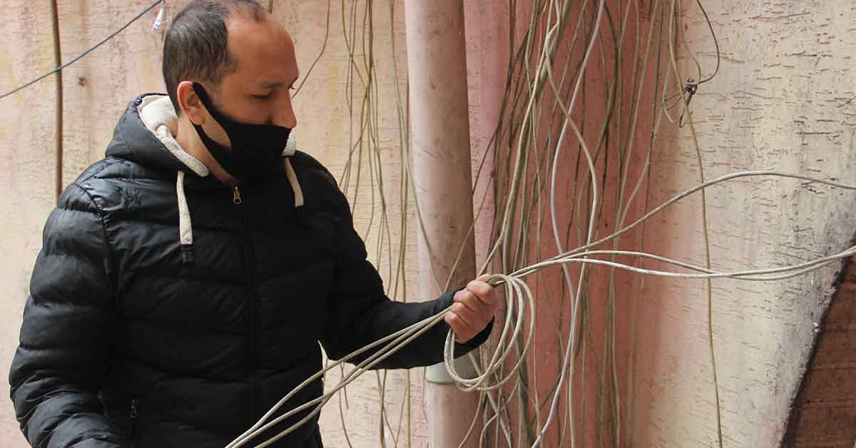 Şanlıurfa'da esnafın elektrik kabloları çalındı 1 Şanlıurfa'da esnafın elektrik kabloları çalındı