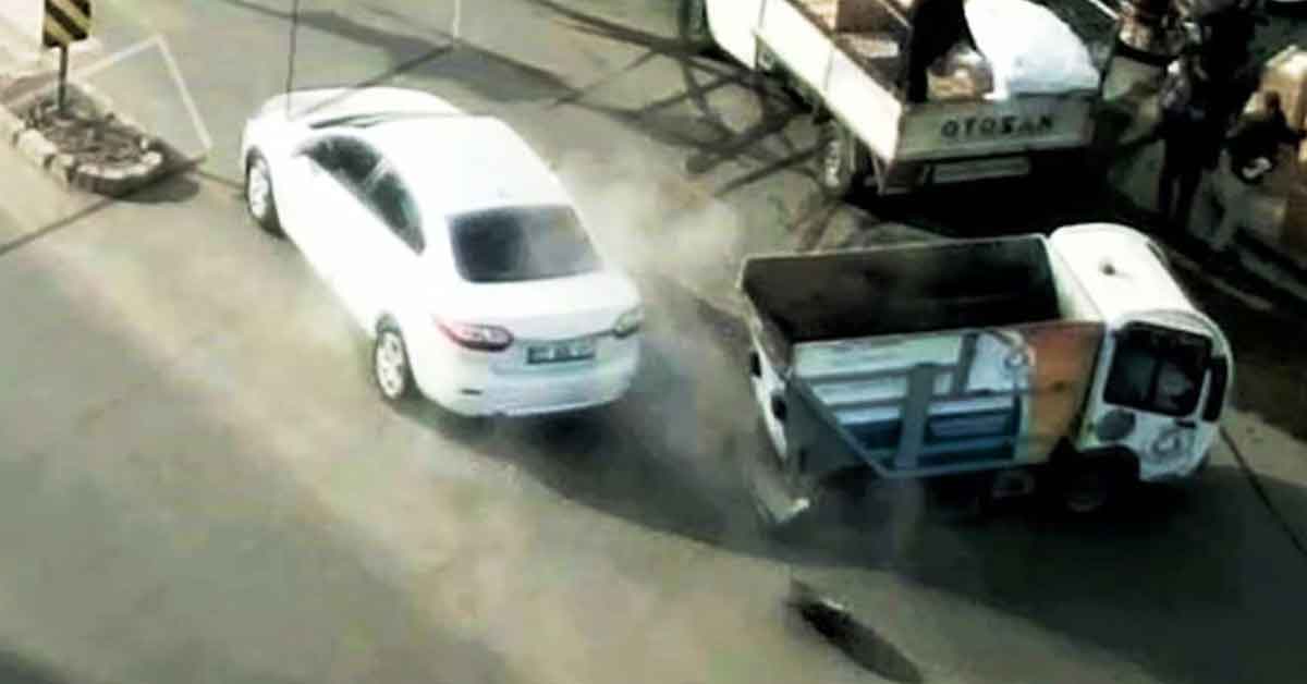 Şanlıurfa’da kaza anları şehir polis kameralarına yansıdı 1 Şanlıurfa’da kaza anları şehir polis kameralarına yansıdı