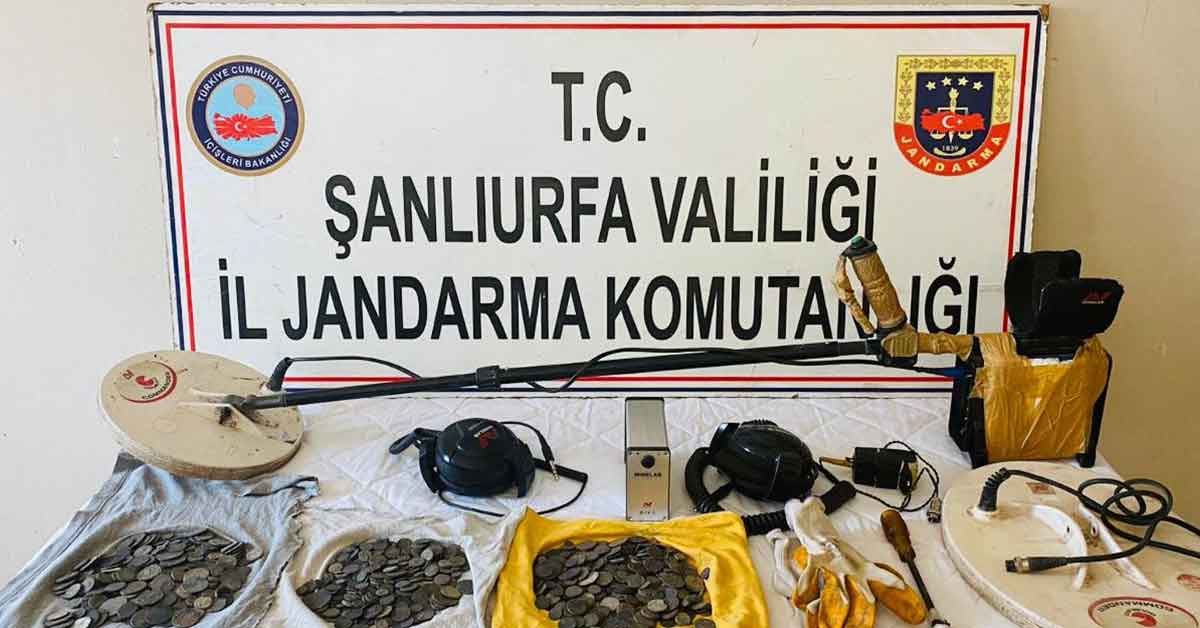 Urfa'da Otobüste 850 adet bronz sikke ele geçirildi