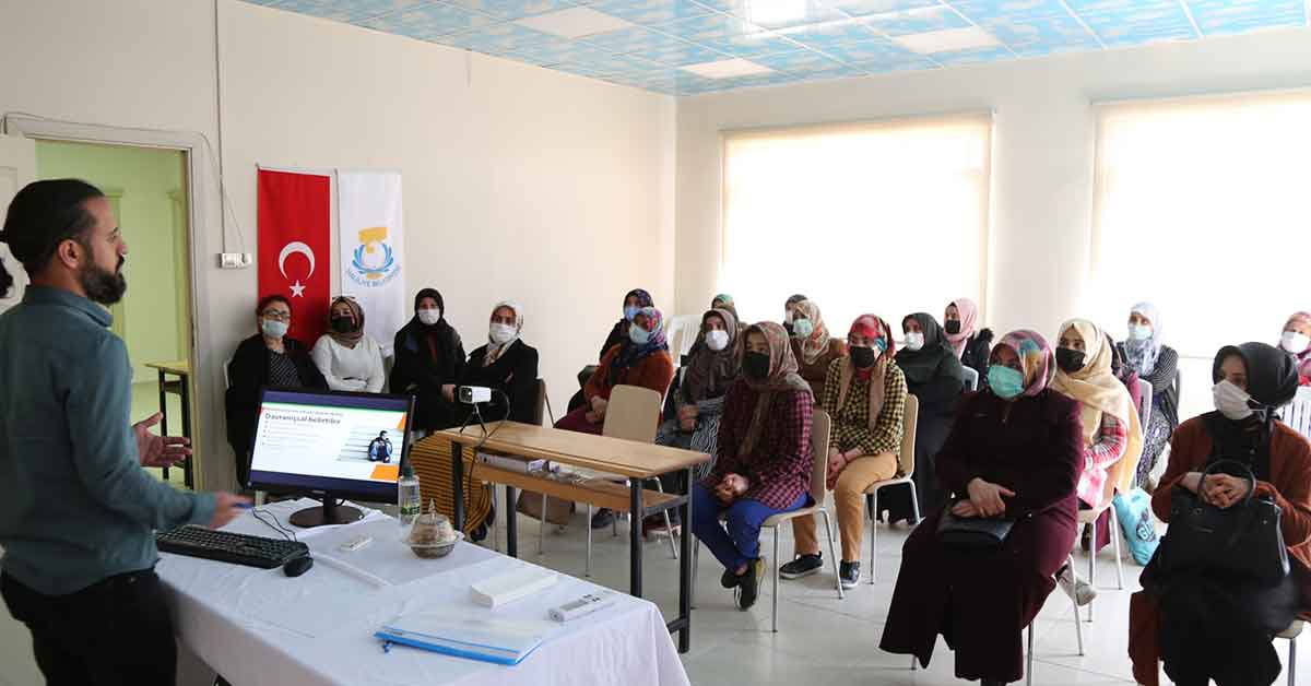 Urfa’da ailelere uyuşturucu ile mücadele eğitimi 1 Şanlıurfa’da ailelere uyuşturucu ile mücadele eğitimi