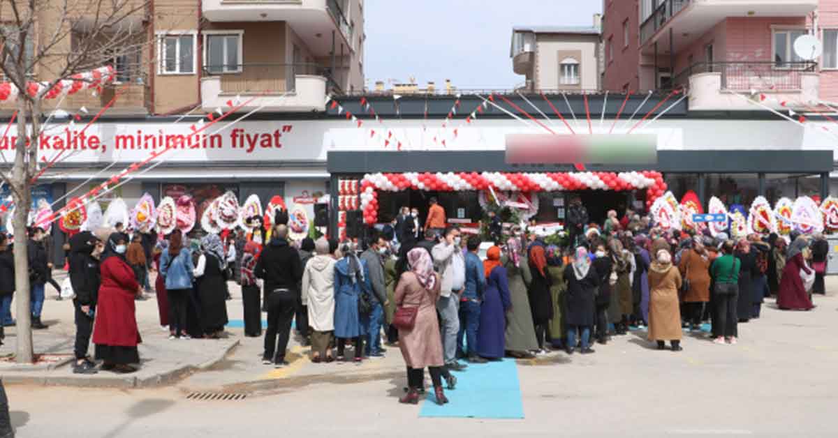 Açılışında izdiham çıkan markete kapatma cezası 1 Açılışında izdiham çıkan markete kapatma cezası