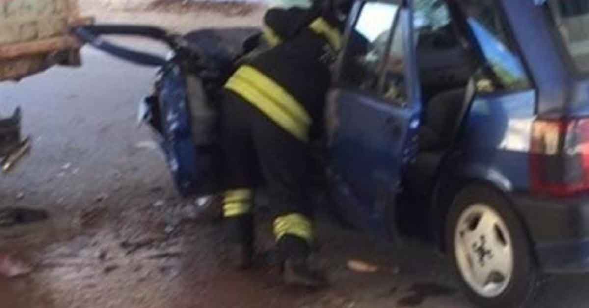 3 çocuk annesi trafik kazasında hayatını kaybetti 1 3 çocuk annesi kadın trafik kazasında hayatını kaybetti