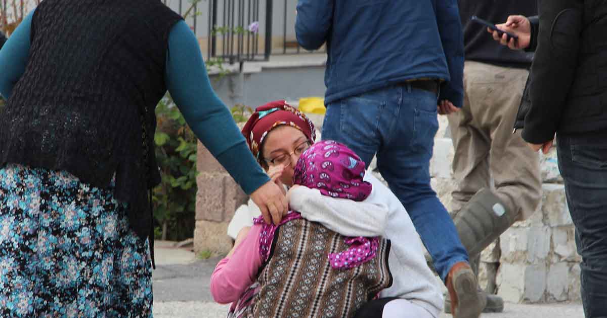 Parkta oyun oynayan çocuklara kurşun yağdırdı, dayı yeğenlerine siper oldu 3 Oyun oynayan çocuklara kurşun yağdırdı