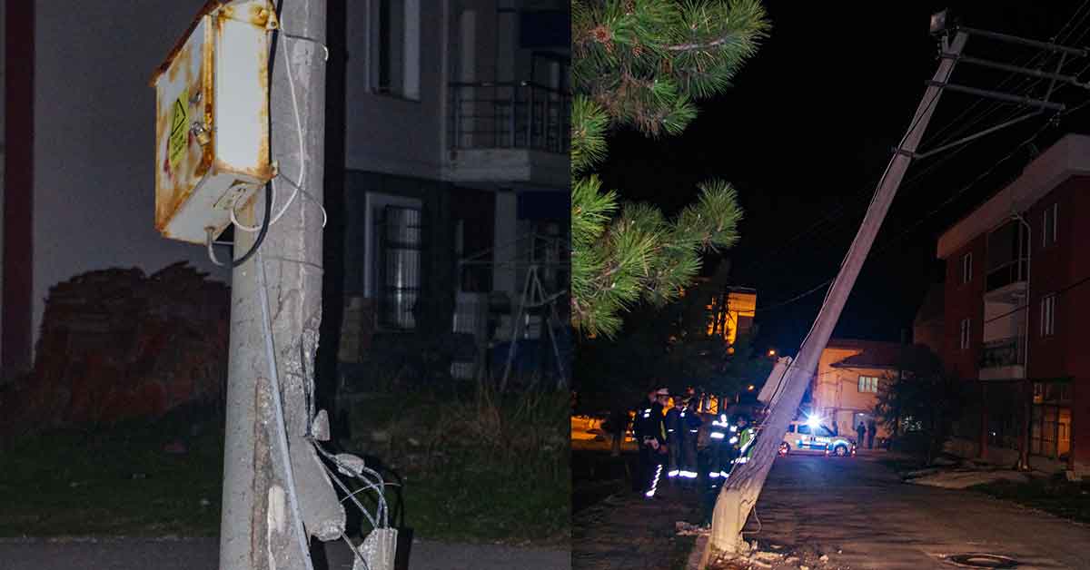 Kamyon direğe çarptı, mahalle elektriksiz kaldı 1 Freni boşalan kamyon elektrik direğine çarptığı, mahalle elektriksiz kaldı