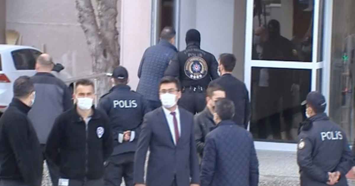 Emekli amirallerin gözaltı süresi uzatıldı! 1 Emekli amirallerin gözaltı süresi uzatıldı!