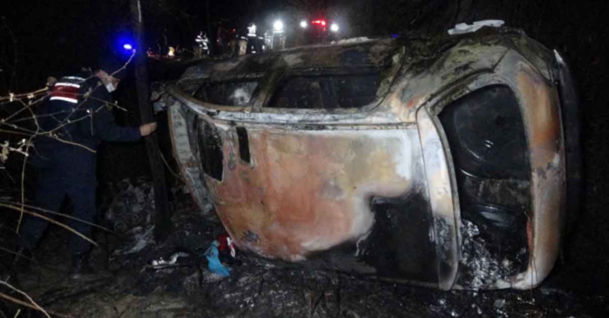 Şarampole yuvarlanan otomobil alev aldı: 2 ölü