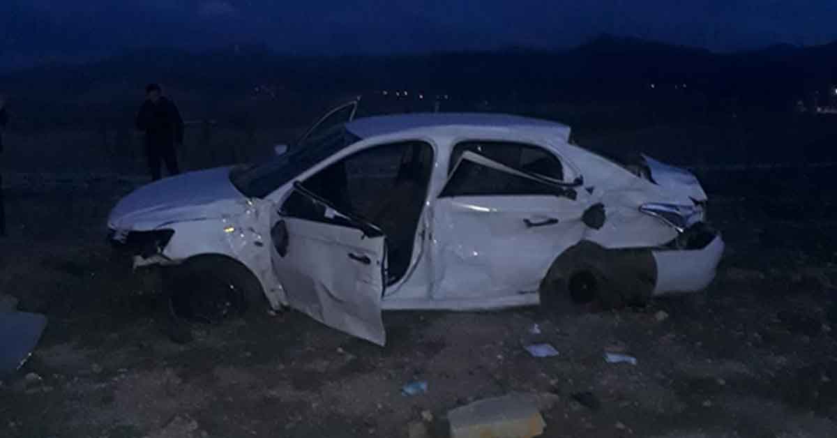 Tır ile otomobil çarpıştı: 3 ölü, 2 yaralı 1 Tır ile otomobil çarpıştı: 3 ölü, 2 yaralı
