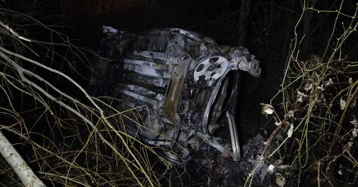 Şarampole yuvarlanan otomobil alev aldı: 2 ölü