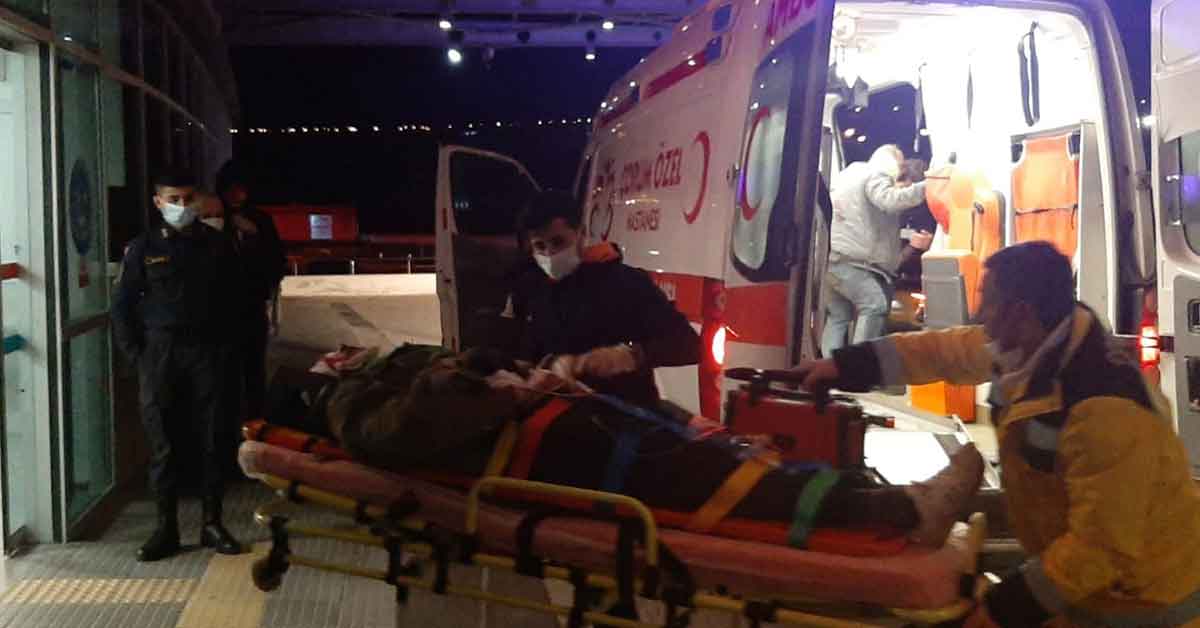 İki araç kafa kafaya çarpıştı: 2 ölü, 5 yaralı
